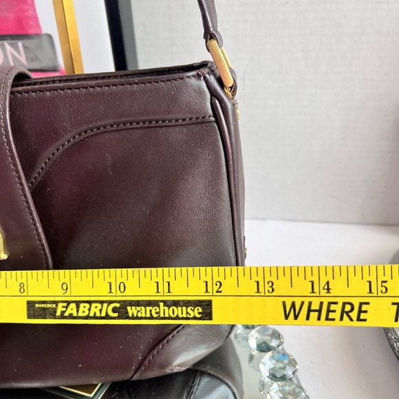 Etienne Aigner Vintage  chocolate leather Multiple Pockets Zipper shoulder bag - Picture 13 of 15